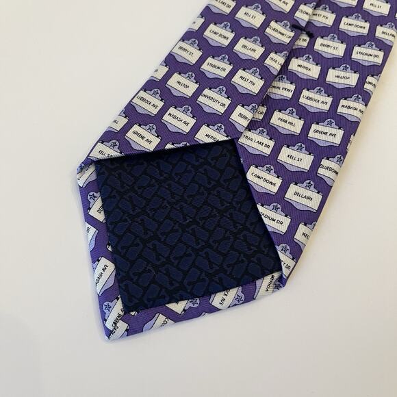 Vineyard Vines Custom Collec Silk Tie 58x3.5" Purple Ft Worth Texas Street Signs - Picture 5 of 8